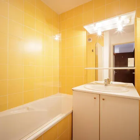 Cosy Pour 6 Personnes Avec Balcon, Parking Et Acces Aux Pistes - Fr-1-695-9 *