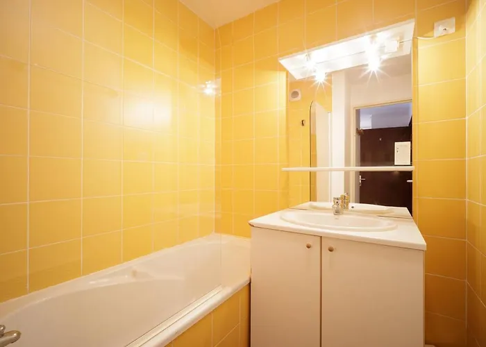 Cosy Pour 6 Personnes Avec Balcon, Parking Et Acces Aux Pistes - Fr-1-695-9 *